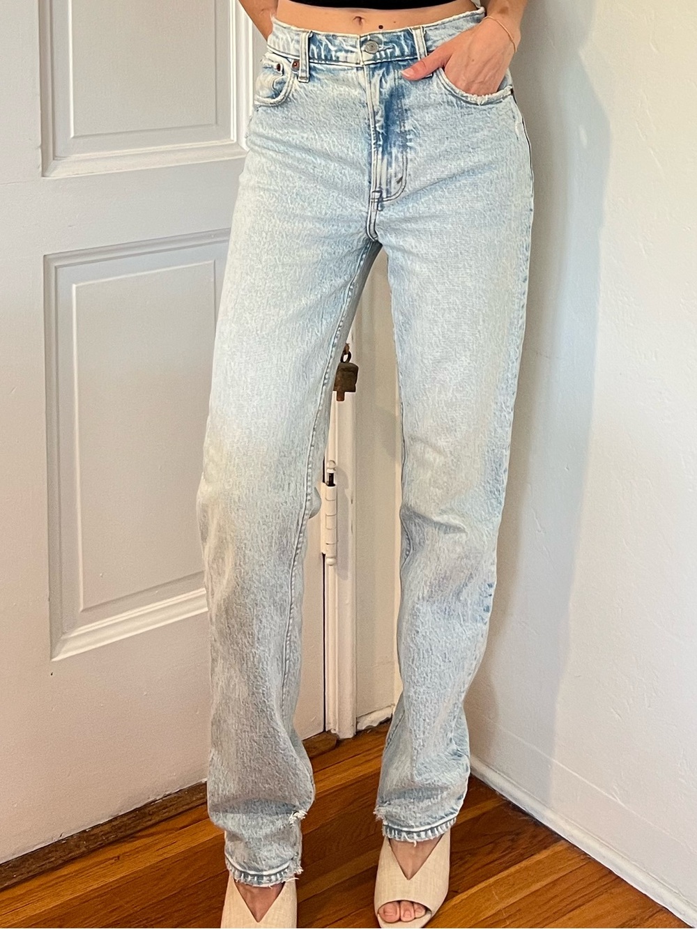 Abercrombie & Fitch 90s Straight ultra high rise distressed Jeans in long